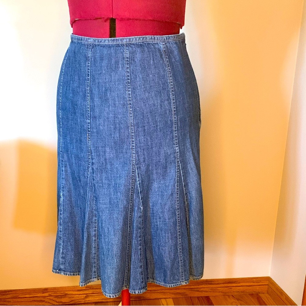 Denim hi waisted flare skirt, 100 cotton denim, size 8 Liz Claiborne